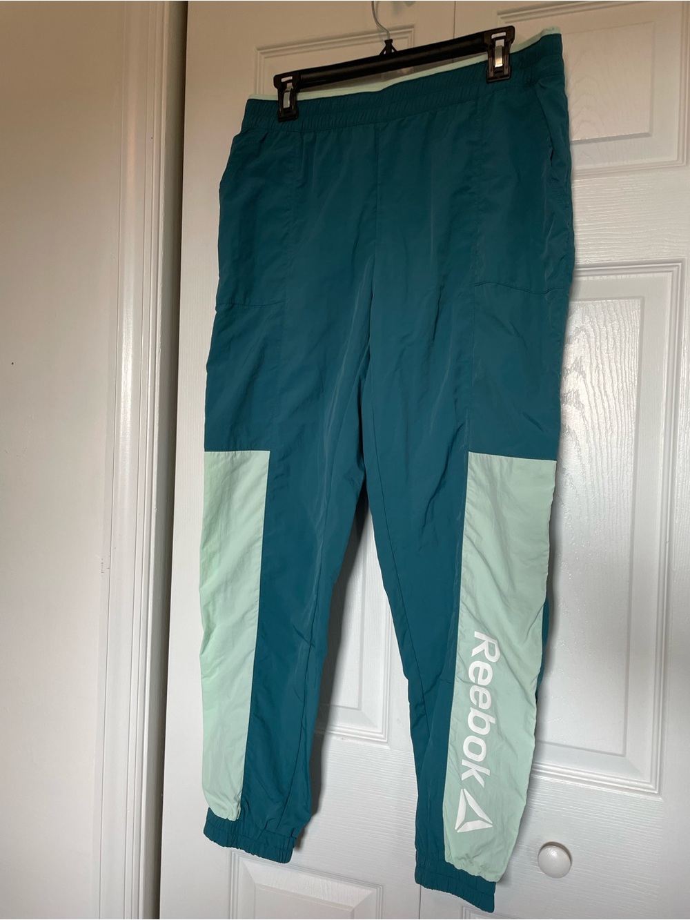 Reebok Women's M Focus Track Woven Pants teal/mint green "Dragonfly" colorway